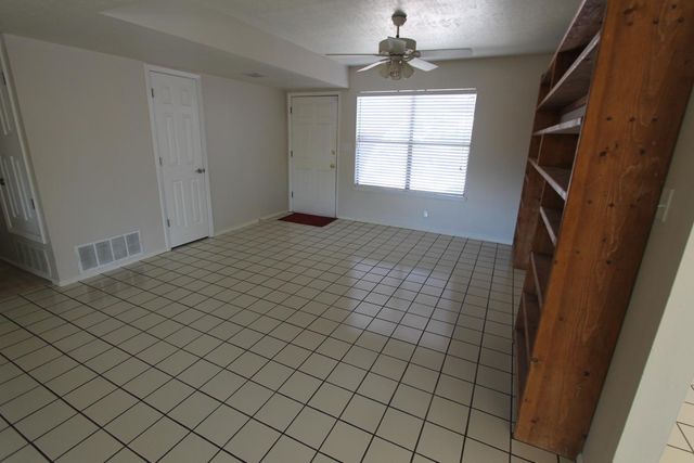 7721 White Street NE, Albuquerque, NM 87109