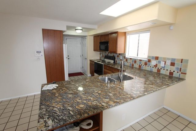 7721 White Street NE, Albuquerque, NM 87109