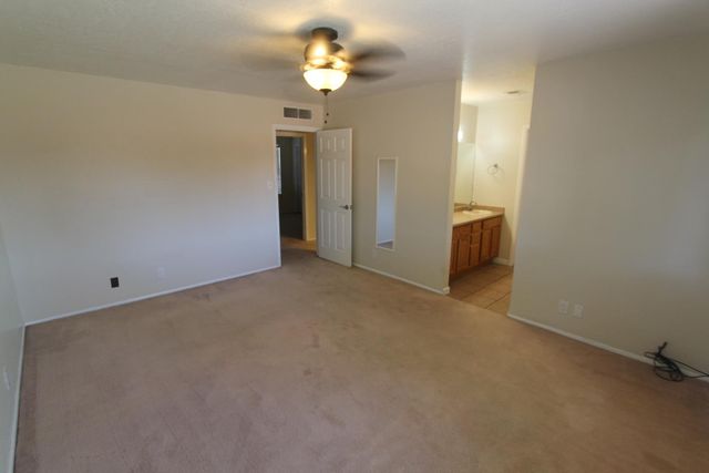 7721 White Street NE, Albuquerque, NM 87109