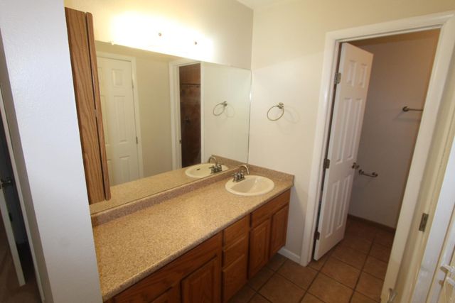 7721 White Street NE, Albuquerque, NM 87109