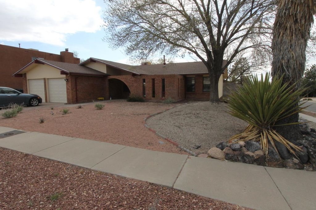 7721 White Street NE, Albuquerque, NM 87109