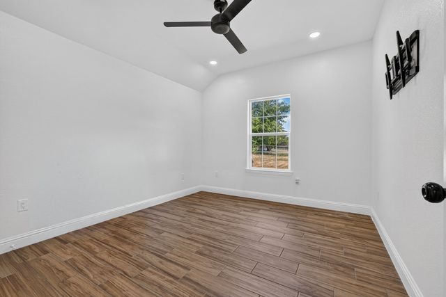 3213 Falcon Drive, Joshua, TX 76058