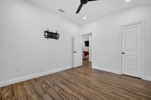 3213 Falcon Drive, Joshua, TX 76058