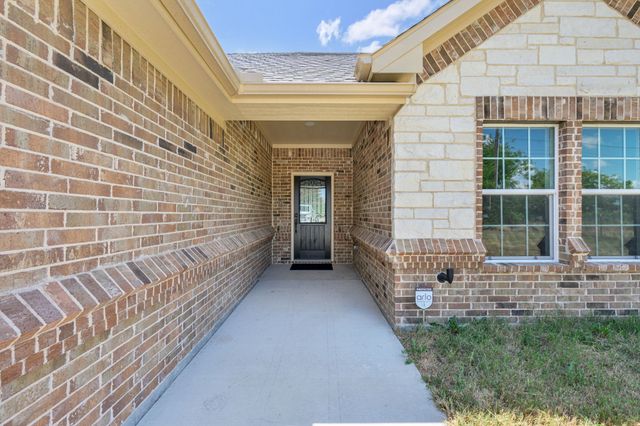 3213 Falcon Drive, Joshua, TX 76058