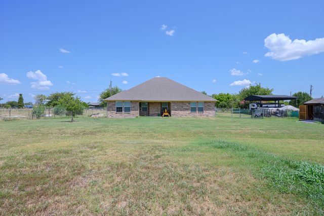 3213 Falcon Drive, Joshua, TX 76058