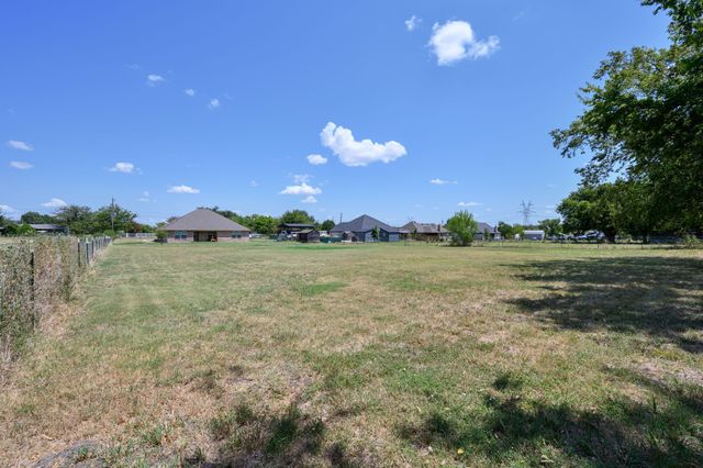 3213 Falcon Drive, Joshua, TX 76058