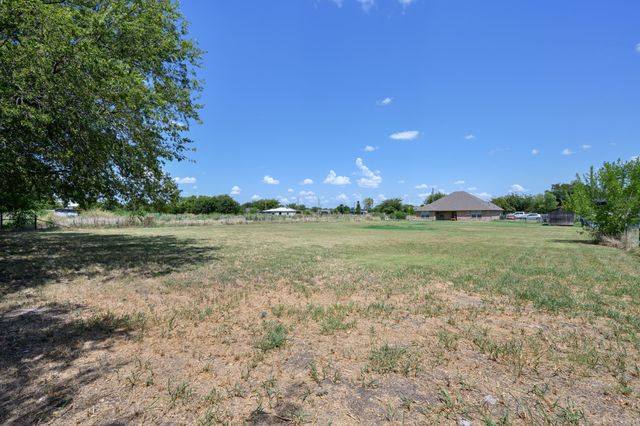 3213 Falcon Drive, Joshua, TX 76058