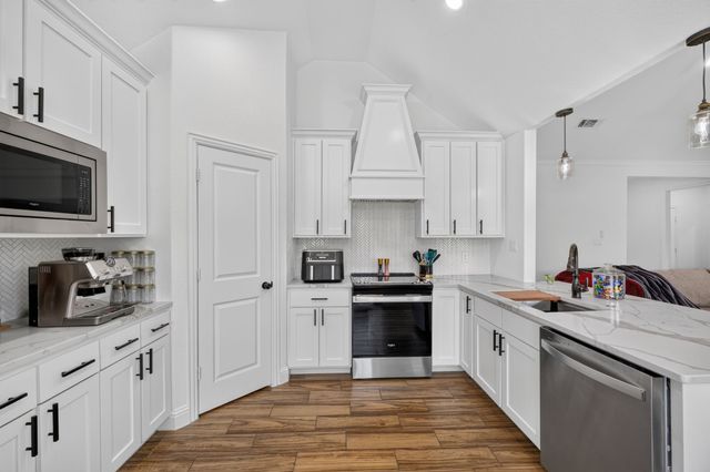 3213 Falcon Drive, Joshua, TX 76058