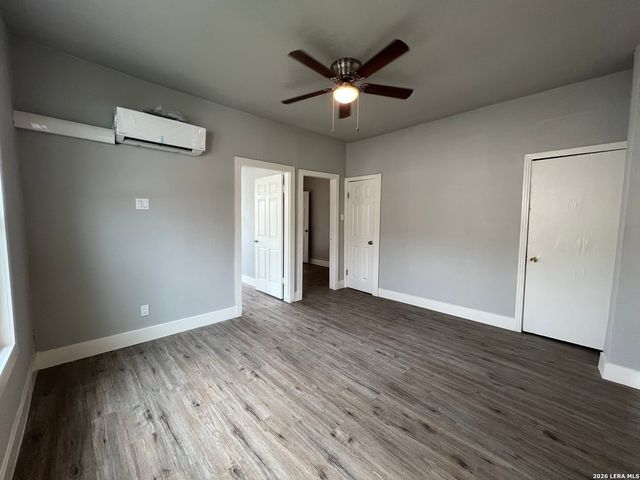 101 Stanley Ct, San Antonio, TX 78214