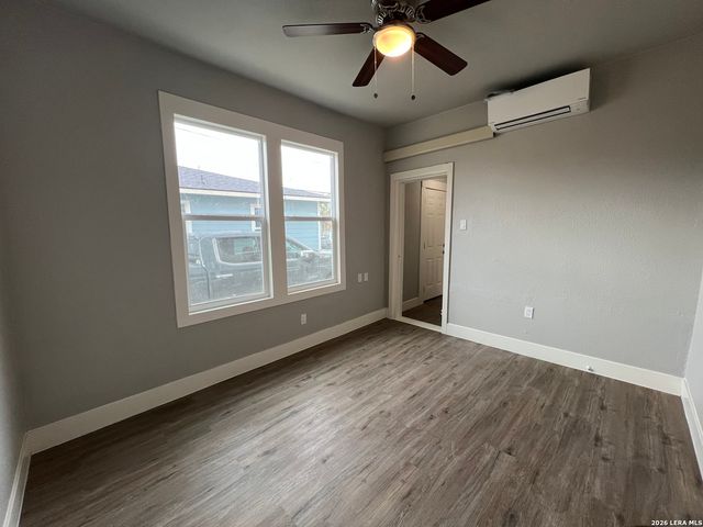 101 Stanley Ct, San Antonio, TX 78214