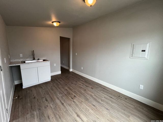 101 Stanley Ct, San Antonio, TX 78214