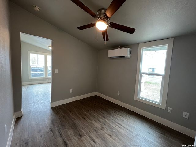 101 Stanley Ct, San Antonio, TX 78214