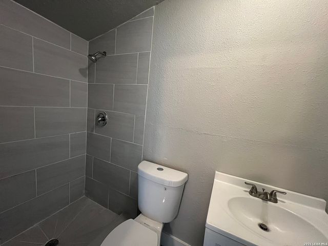101 Stanley Ct, San Antonio, TX 78214