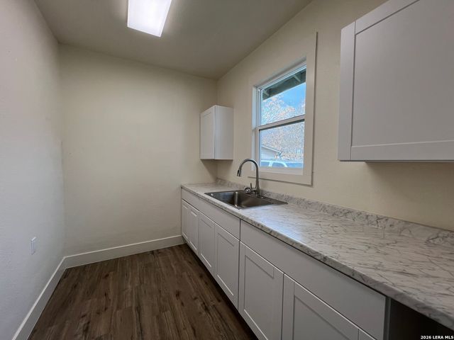 101 Stanley Ct, San Antonio, TX 78214
