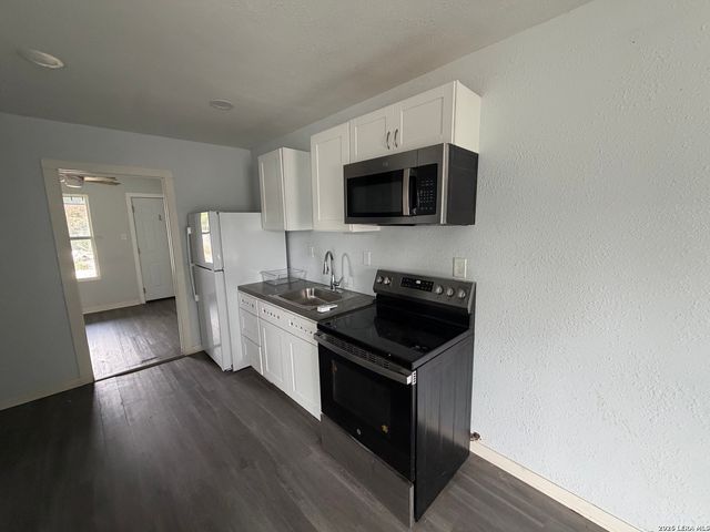 101 Stanley Ct, San Antonio, TX 78214