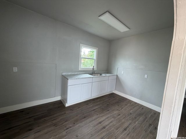 101 Stanley Ct, San Antonio, TX 78214