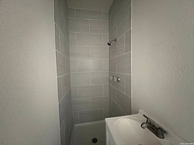 101 Stanley Ct, San Antonio, TX 78214