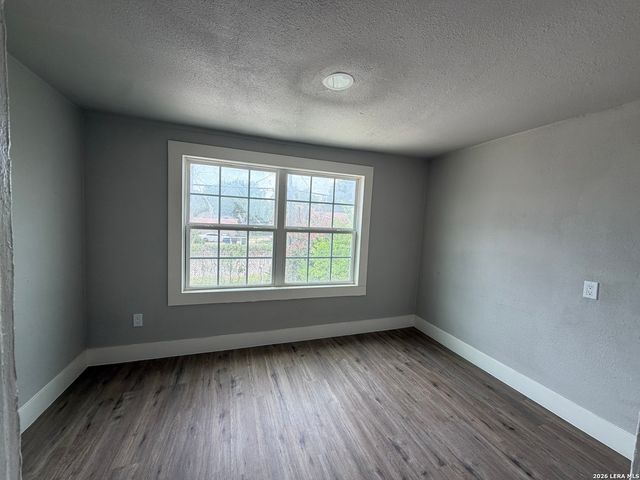101 Stanley Ct, San Antonio, TX 78214
