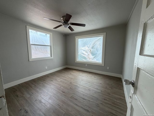 101 Stanley Ct, San Antonio, TX 78214