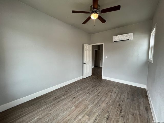 101 Stanley Ct, San Antonio, TX 78214