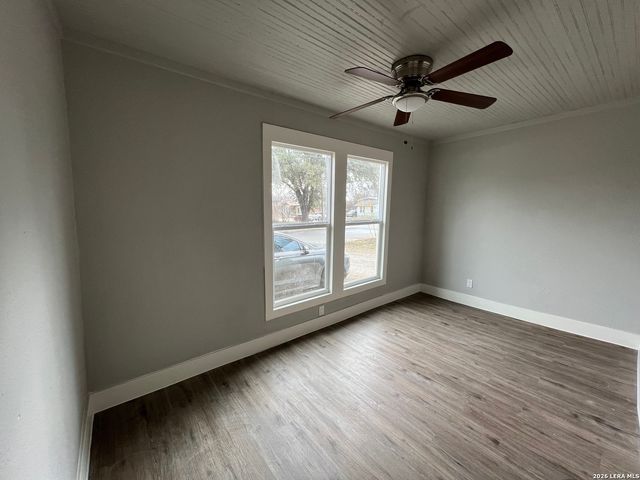 101 Stanley Ct, San Antonio, TX 78214