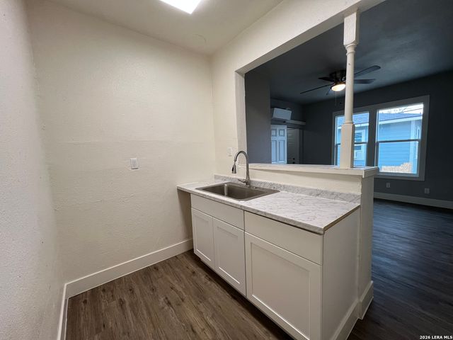 101 Stanley Ct, San Antonio, TX 78214