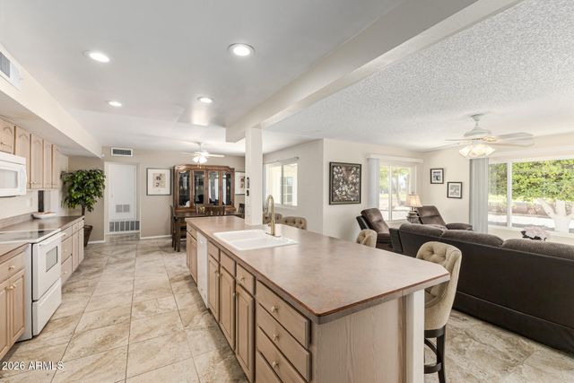 11801 N COGGINS Drive, Sun City, AZ 85351