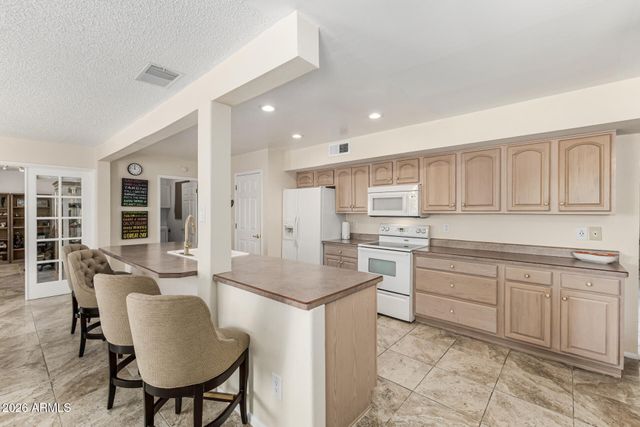 11801 N COGGINS Drive, Sun City, AZ 85351