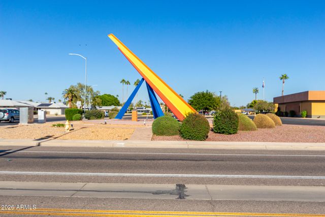 11801 N COGGINS Drive, Sun City, AZ 85351