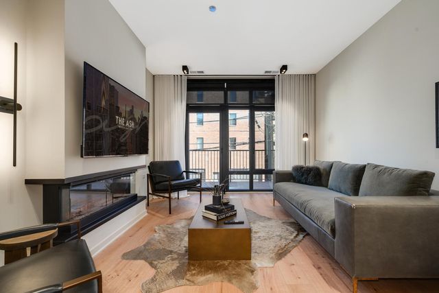 1257 N ASHLAND Avenue 204, Chicago, IL 60622