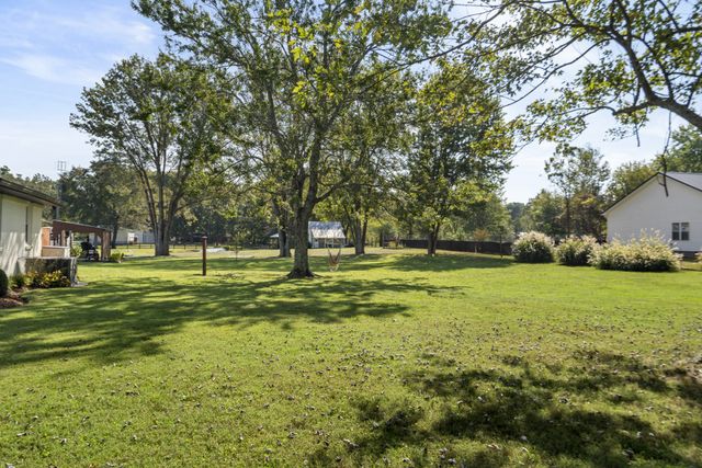 1101 CCC Rd, Dickson, TN 37055