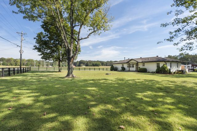 1101 CCC Rd, Dickson, TN 37055