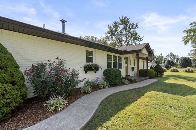 1101 CCC Rd, Dickson, TN 37055
