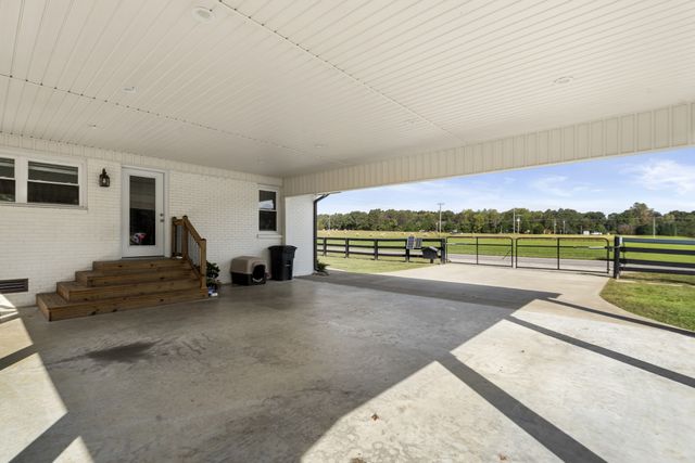 1101 CCC Rd, Dickson, TN 37055
