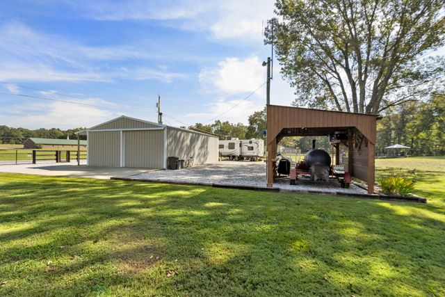 1101 CCC Rd, Dickson, TN 37055