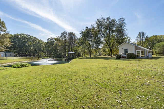 1101 CCC Rd, Dickson, TN 37055