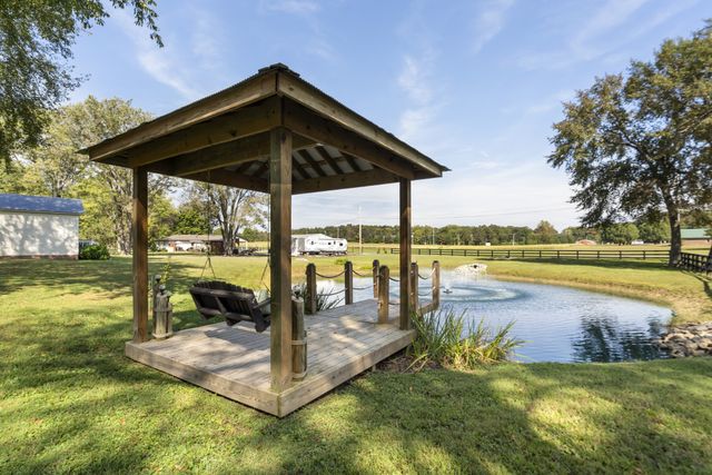 1101 CCC Rd, Dickson, TN 37055