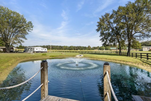 1101 CCC Rd, Dickson, TN 37055