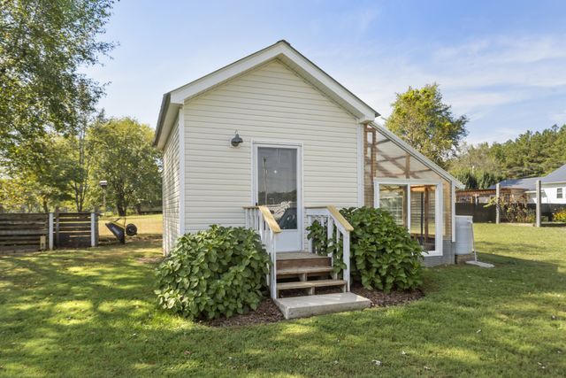 1101 CCC Rd, Dickson, TN 37055