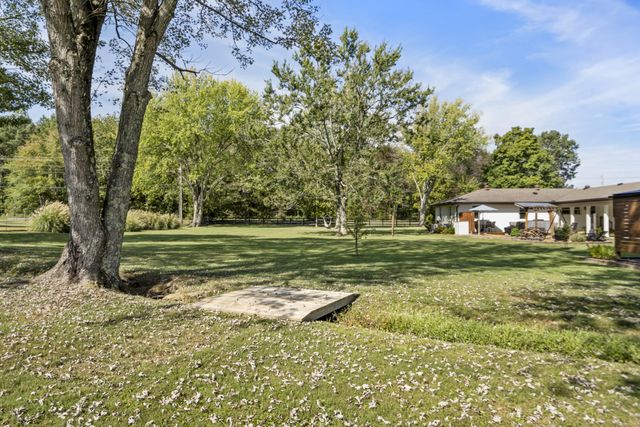1101 CCC Rd, Dickson, TN 37055