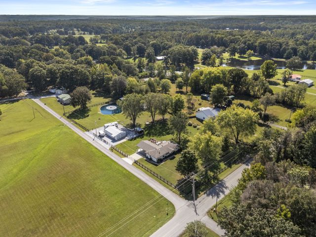 1101 CCC Rd, Dickson, TN 37055
