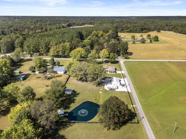 1101 CCC Rd, Dickson, TN 37055