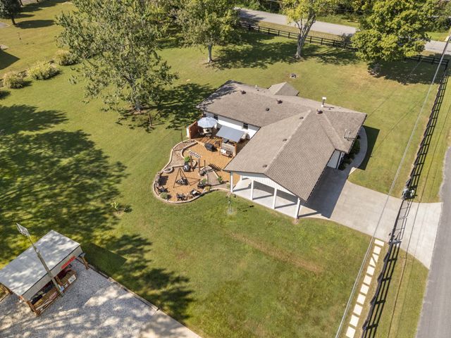1101 CCC Rd, Dickson, TN 37055
