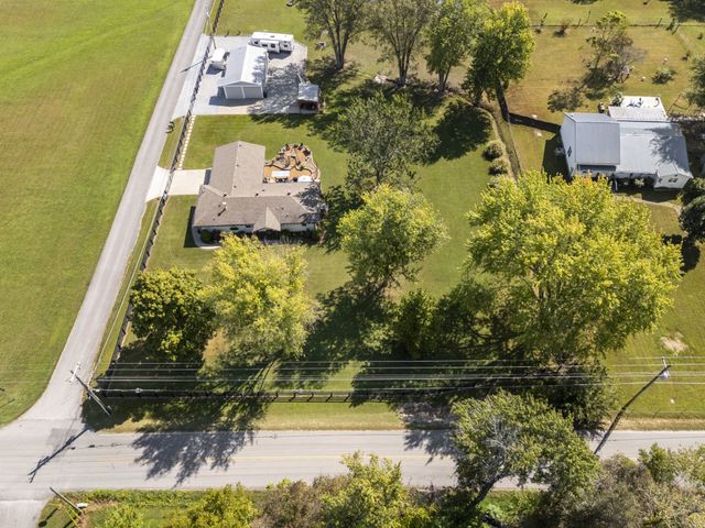 1101 CCC Rd, Dickson, TN 37055