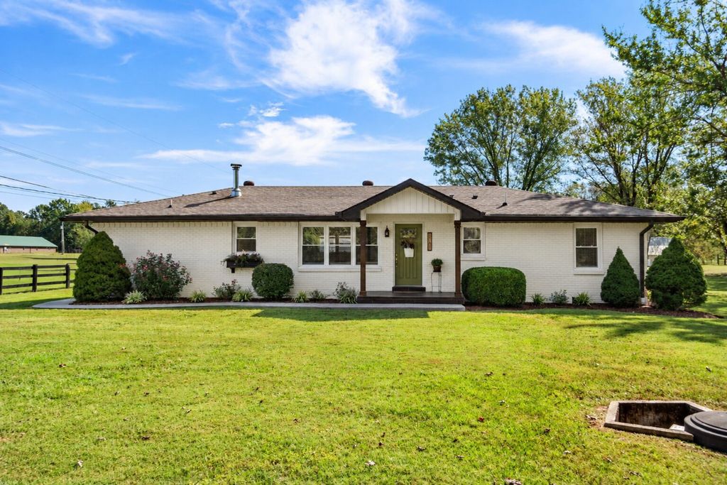 1101 CCC Rd, Dickson, TN 37055