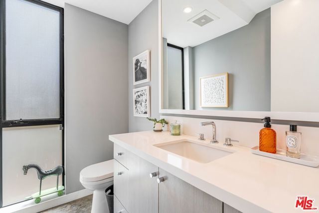 1724 Pine Street, Santa Monica, CA 90405