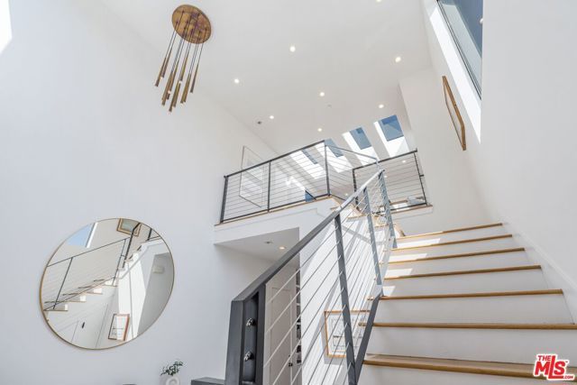 1724 Pine Street, Santa Monica, CA 90405