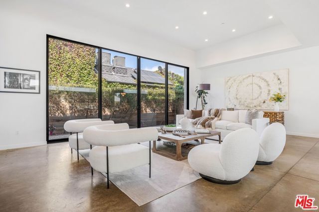 1724 Pine Street, Santa Monica, CA 90405