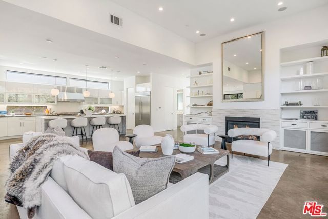 1724 Pine Street, Santa Monica, CA 90405