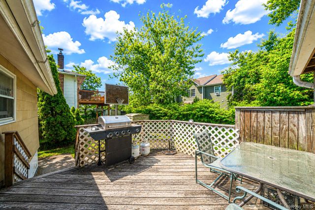 561 Chestnut Street, Lindenhurst, NY 11757